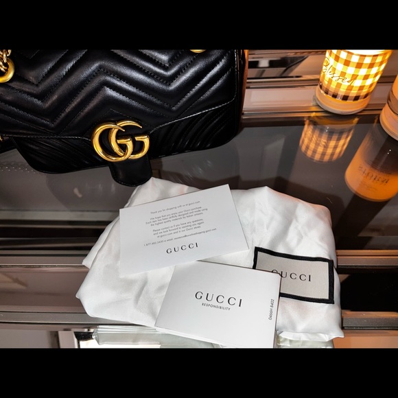 Authentic Gucci GG Marmont Small Matelassé Shoulder Bag - Picture 2 of 6